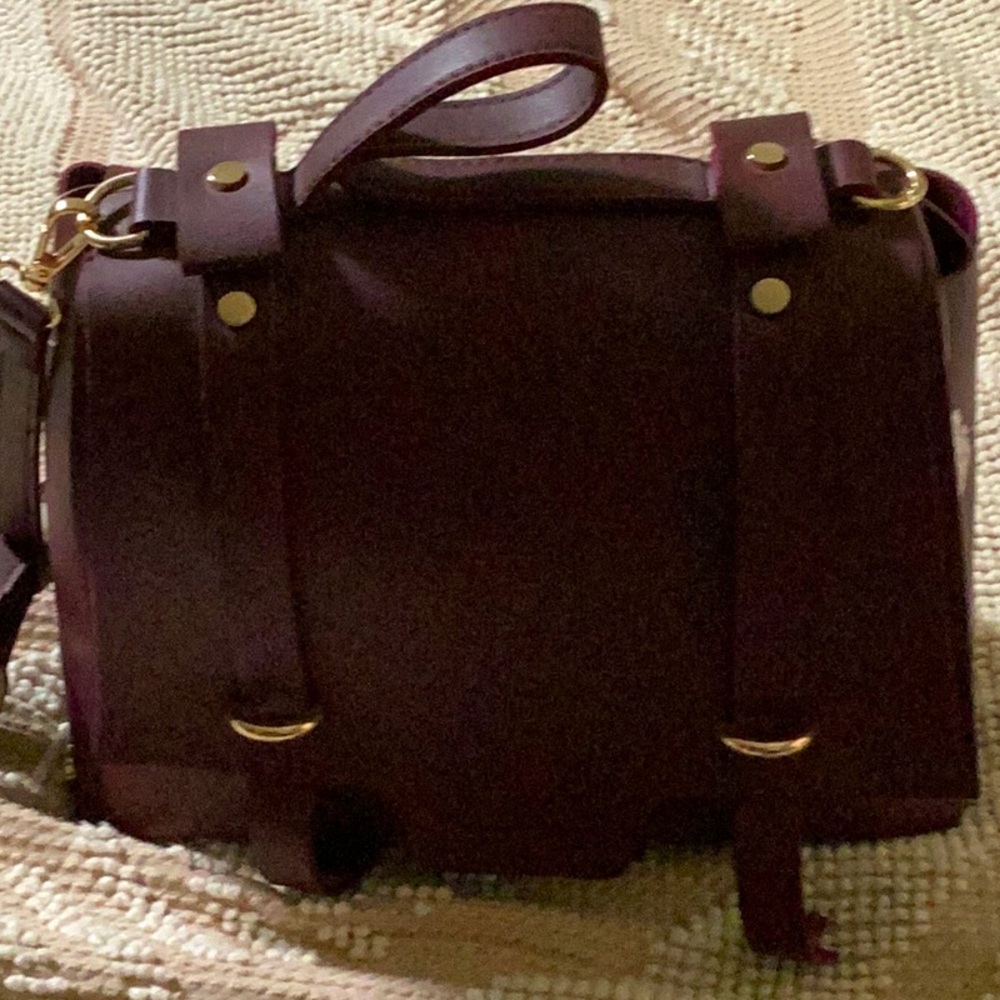 New purse with open storage and on small zipper area.  Brown/maroon